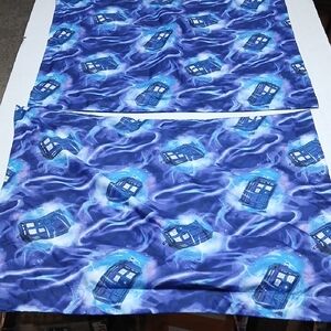 Doctor Who TARDIS Print 30" x 24" Pillowcase Set Official Merchandise BBC 2009